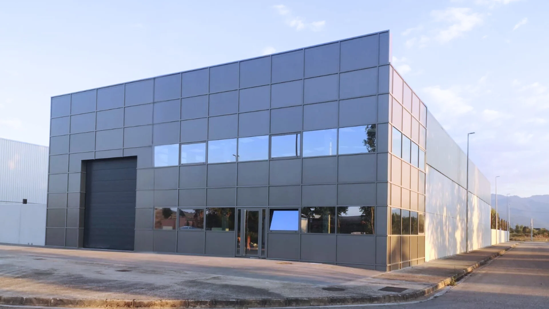 Nave de ASC Bierzo en el Polígono Industrial de Camponaraya